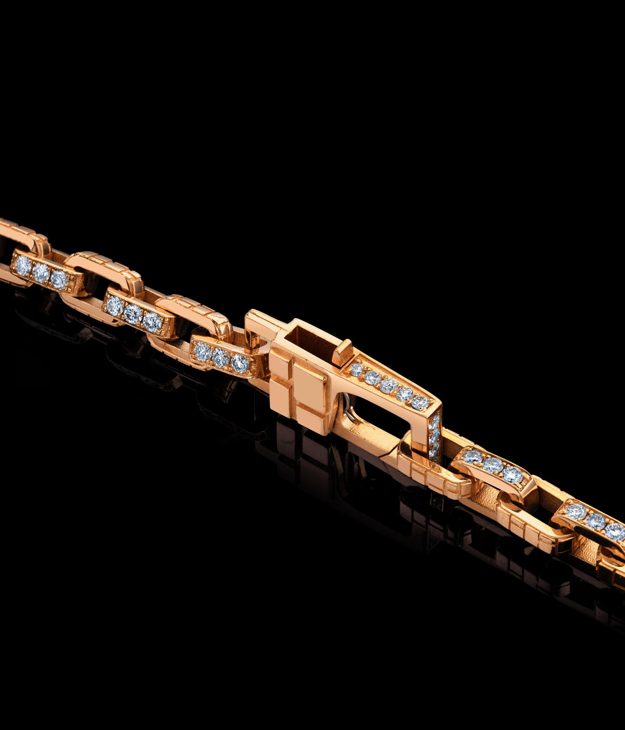 Signature Collection ‘XL’ Link Necklace with diamonds.